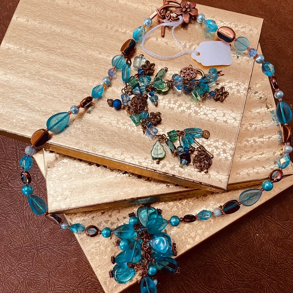 Private Label Jewelry - Artisan Crafted Aqua blue multi crystal Lariat necklace with matching Bracelet